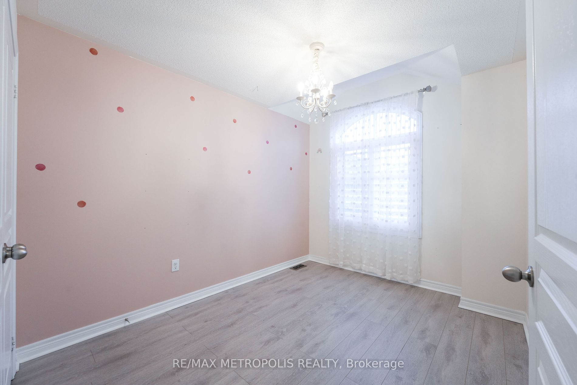 30 Pelee Ave