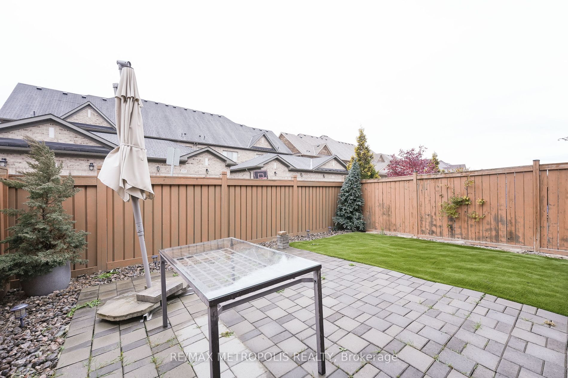 30 Pelee Ave