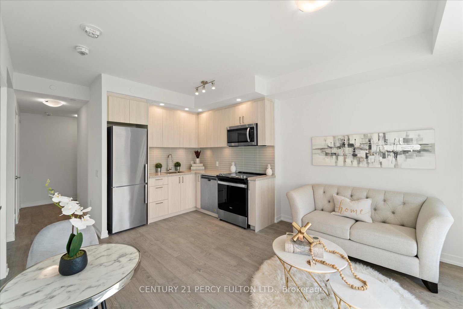 8868 Yonge St, #521E