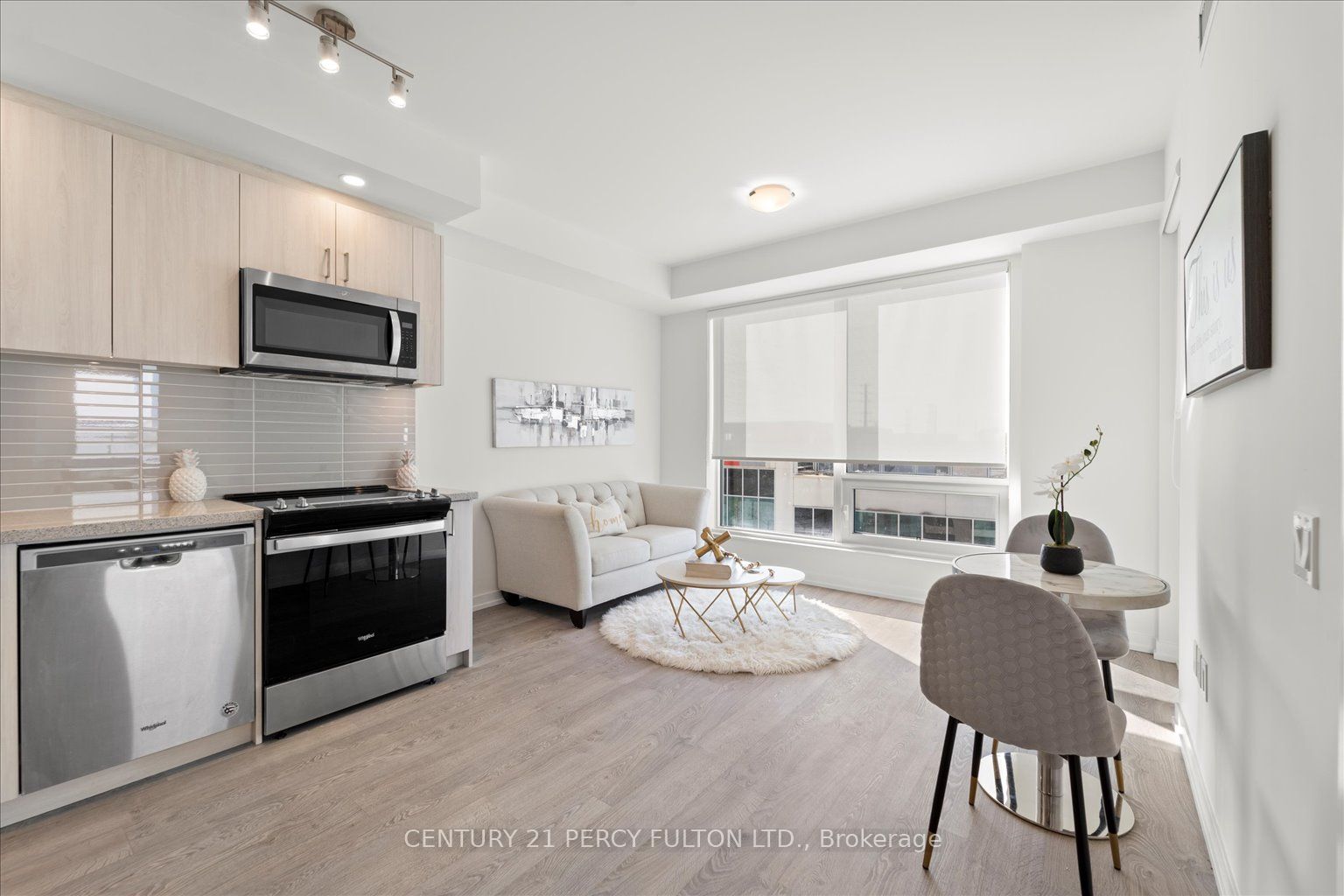 8868 Yonge St, #521E