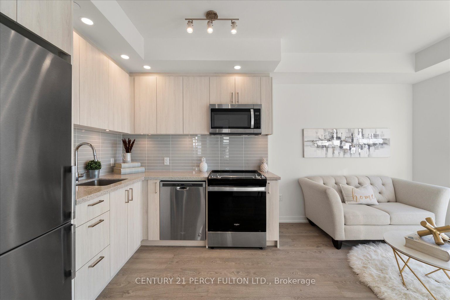 8868 Yonge St, #521E