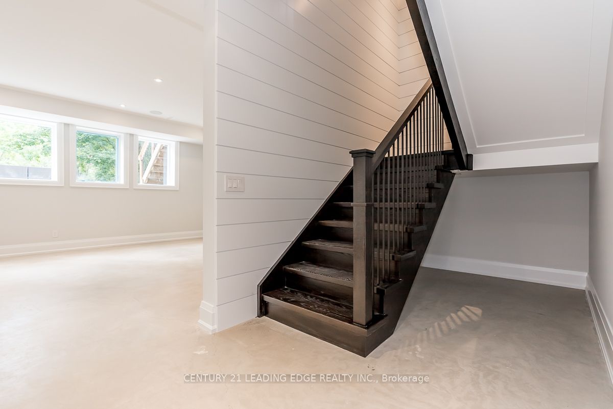 152 Wells St