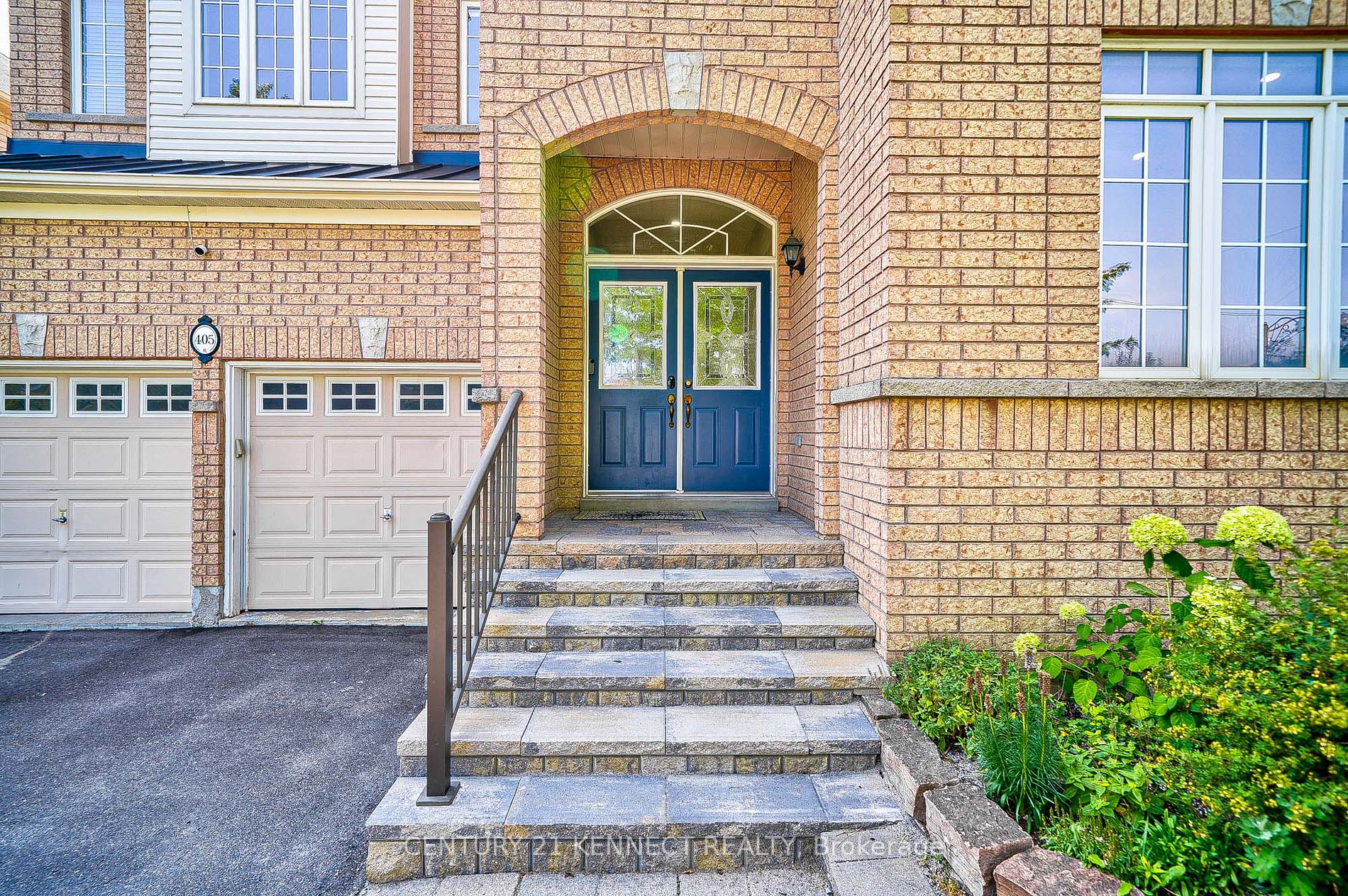 405 Dowson Loop