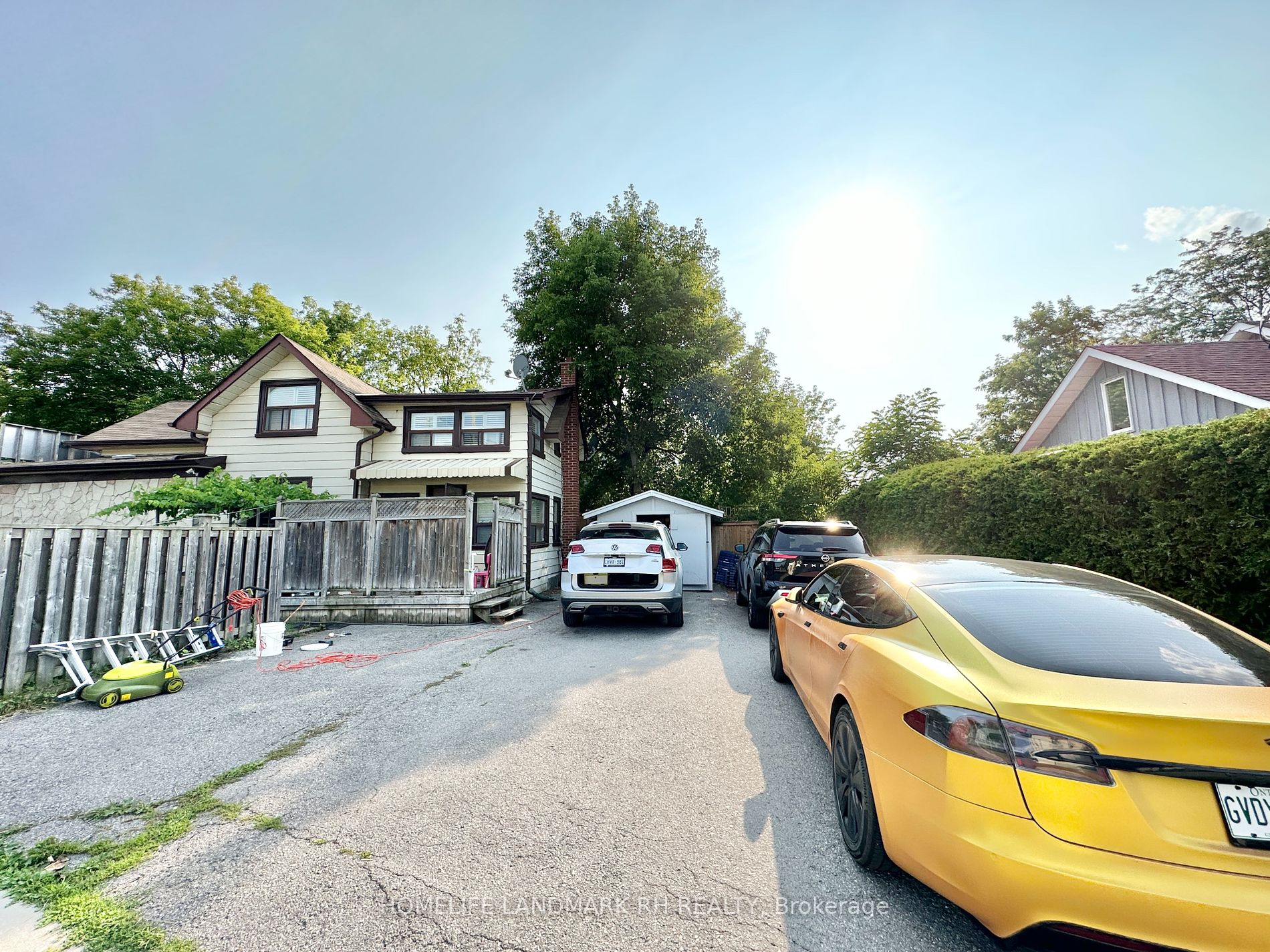 695 Srigley Street