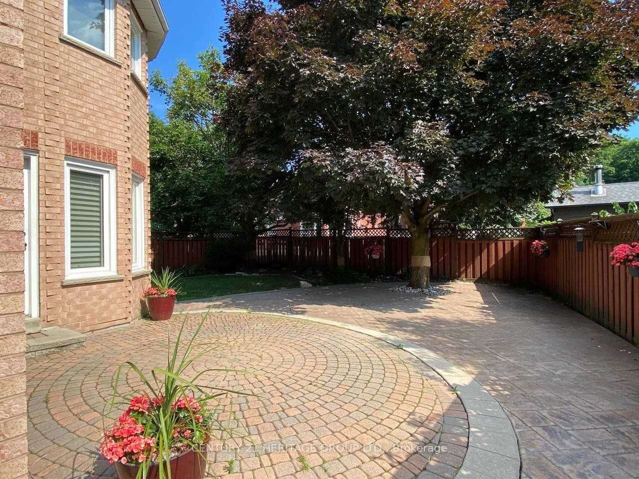 27 Charing Cres