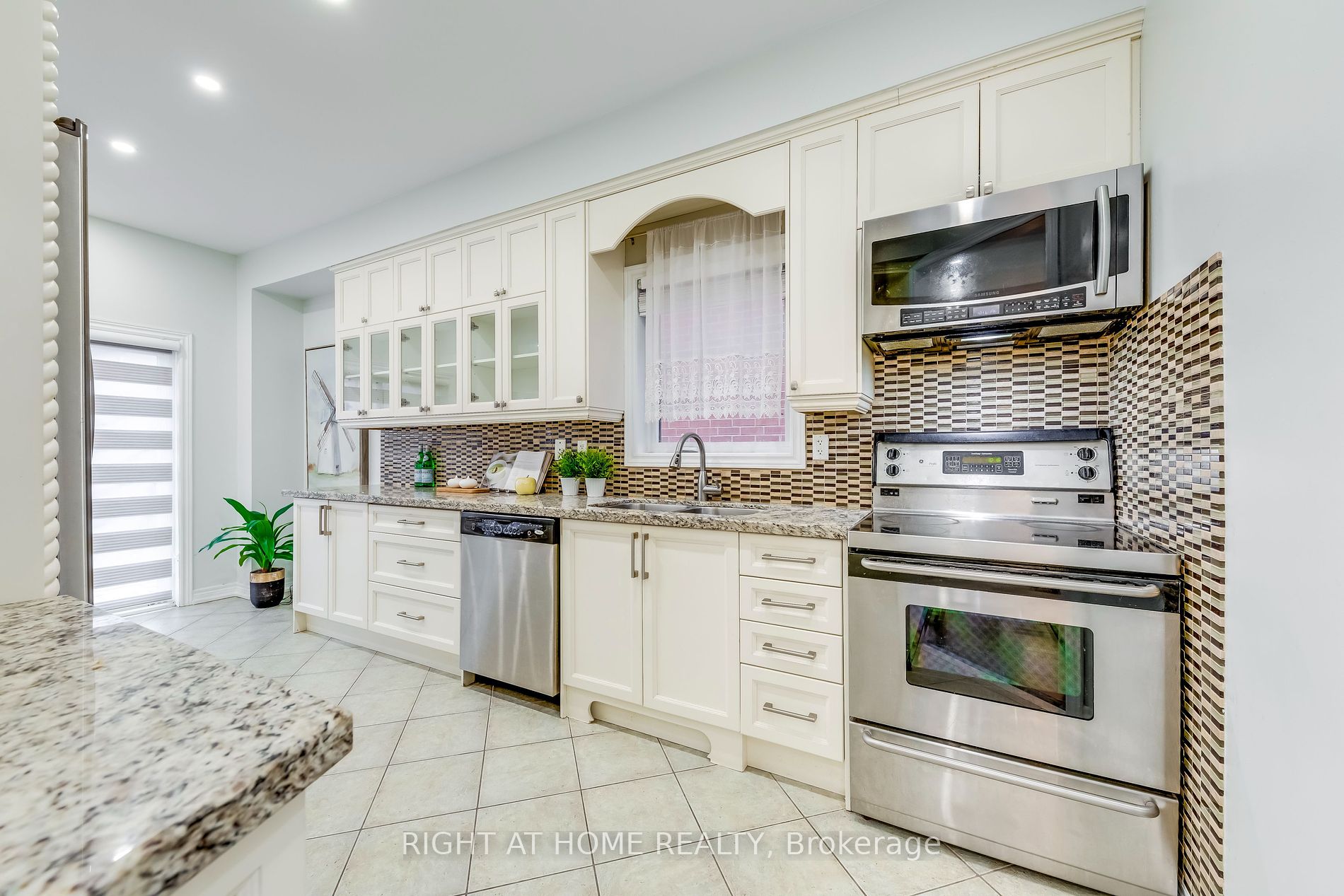 28 Ozner Cres