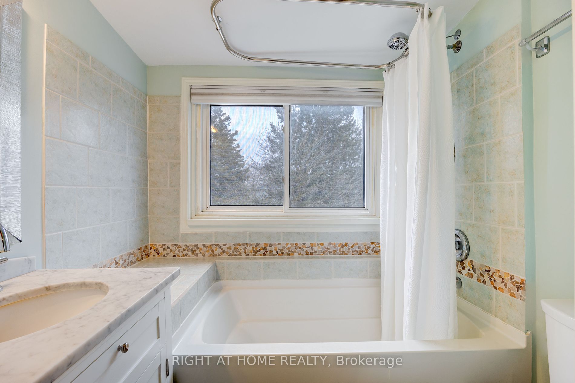 312 Andrew St