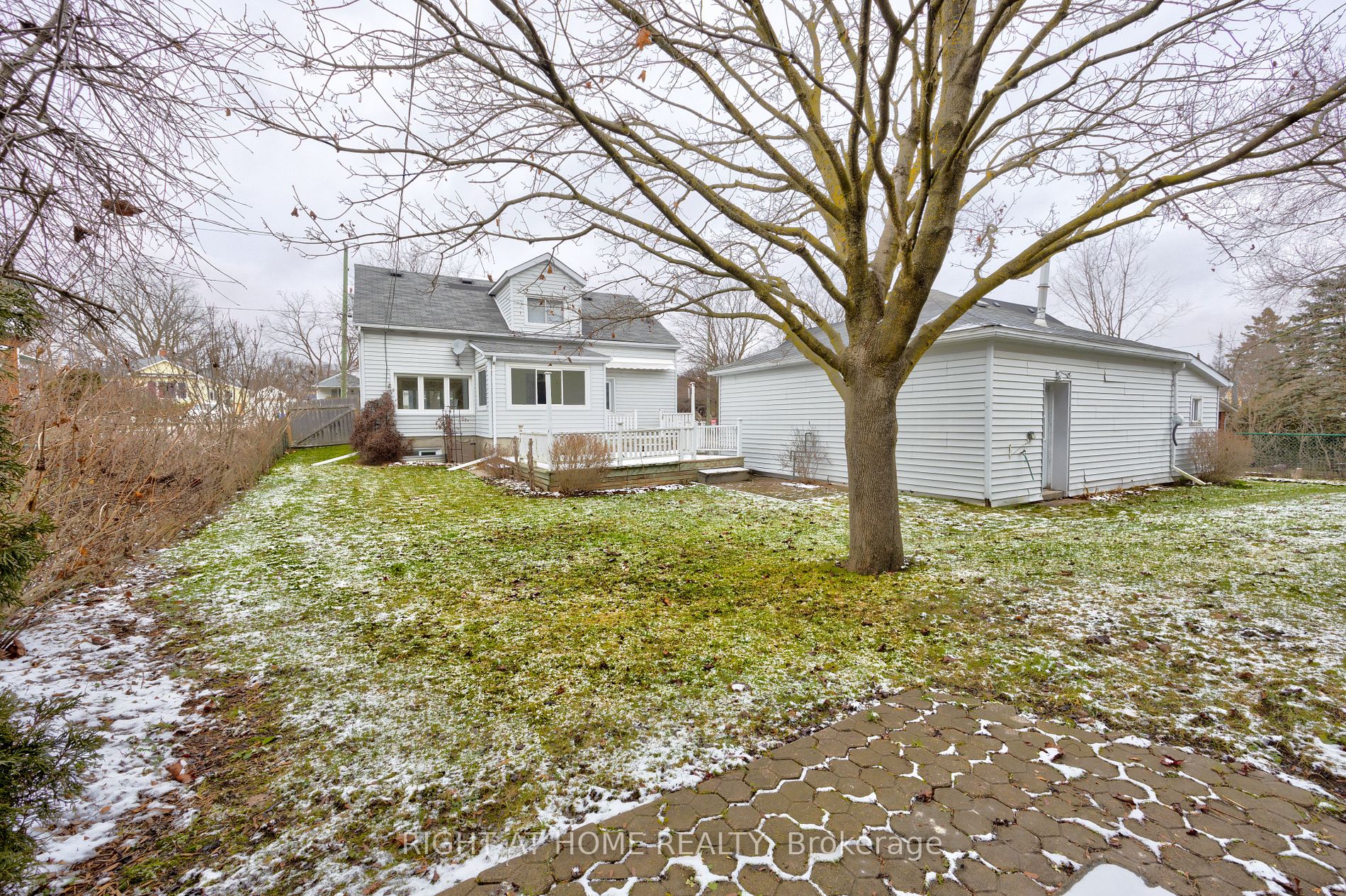 312 Andrew St