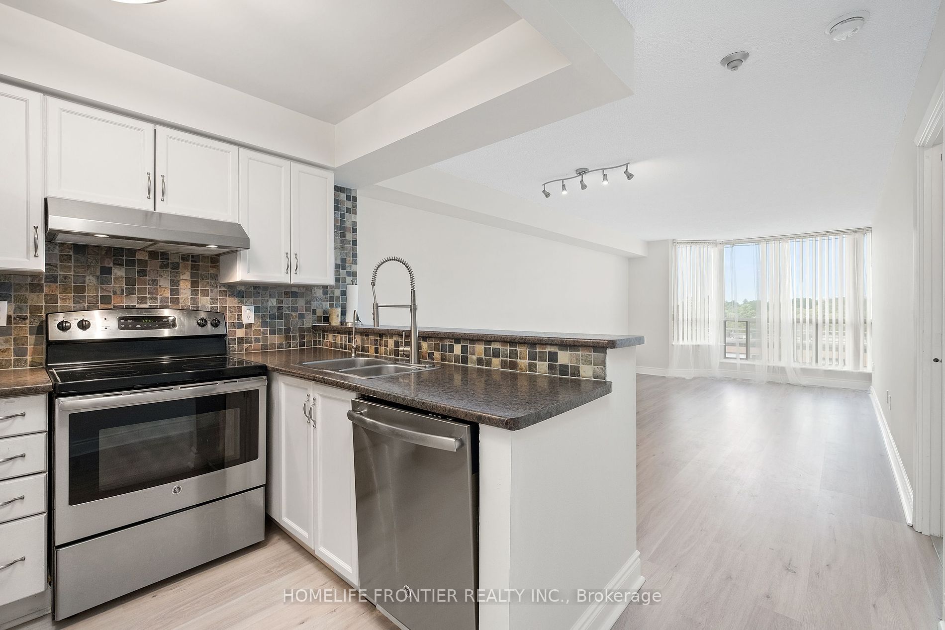 309 Major Mackenzie Dr E, #601