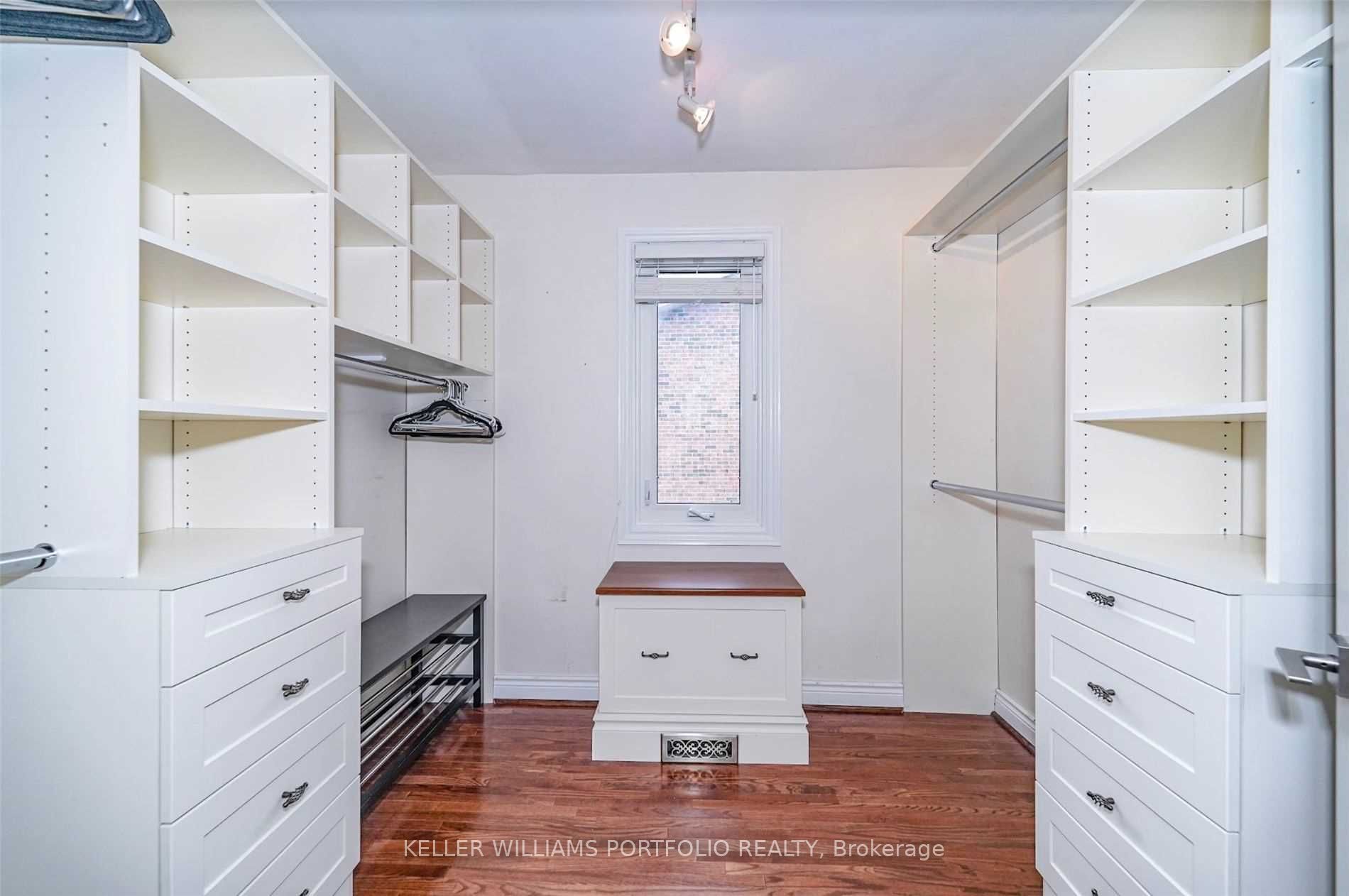16 Paul St