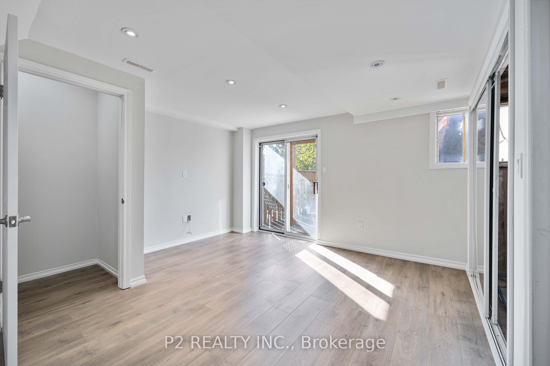 6 Prestwick Ave