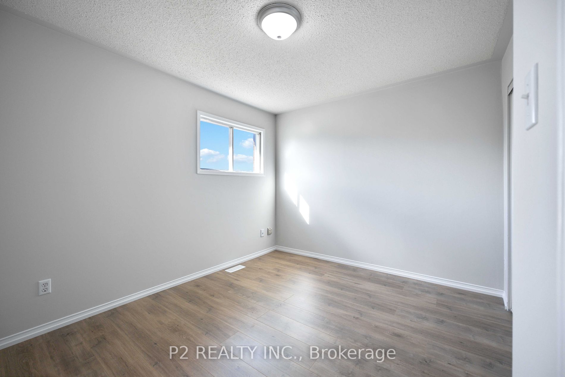 6 Prestwick Ave