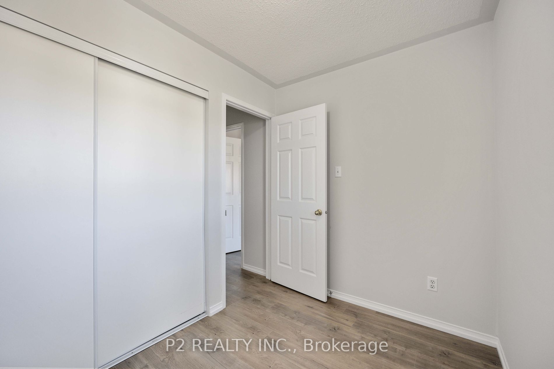 6 Prestwick Ave