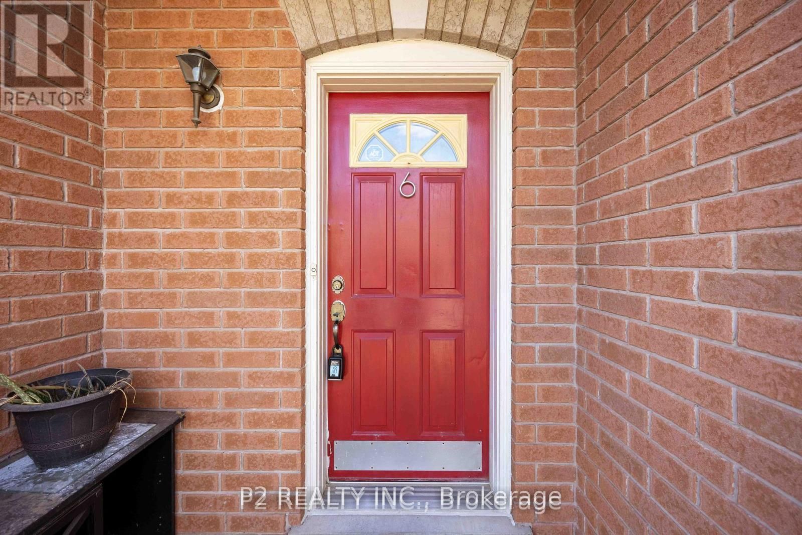 6 Prestwick Ave