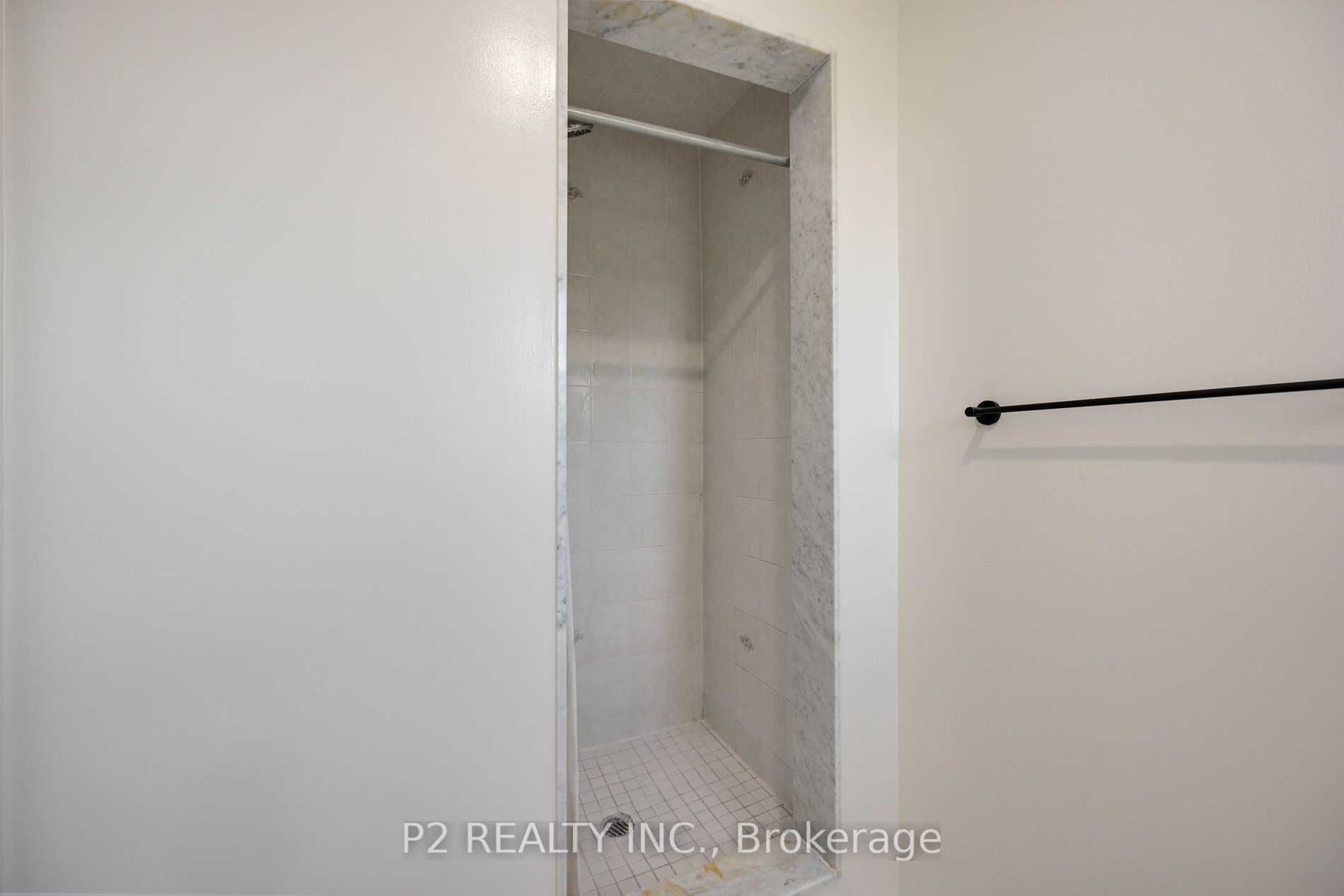 6 Prestwick Ave