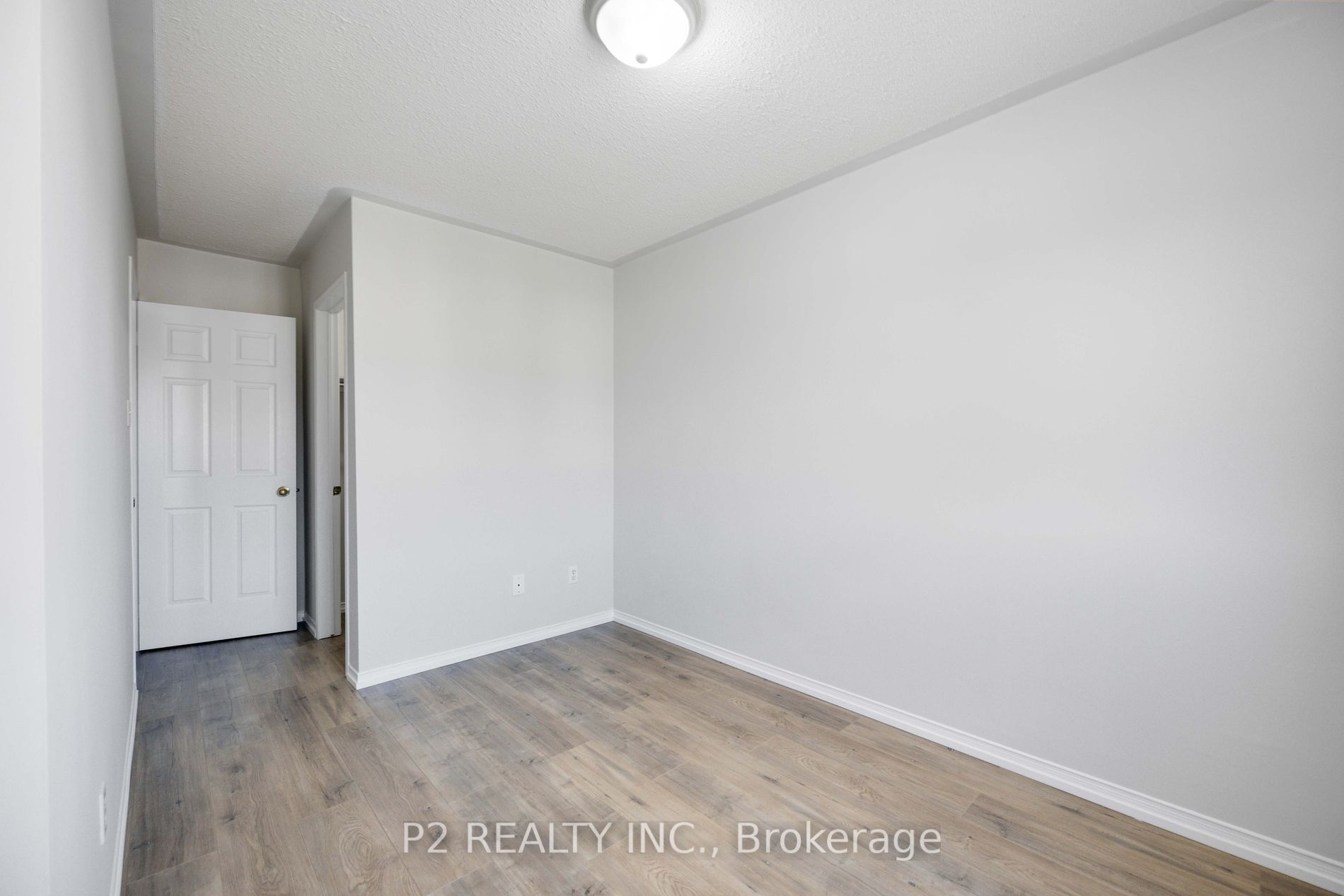 6 Prestwick Ave