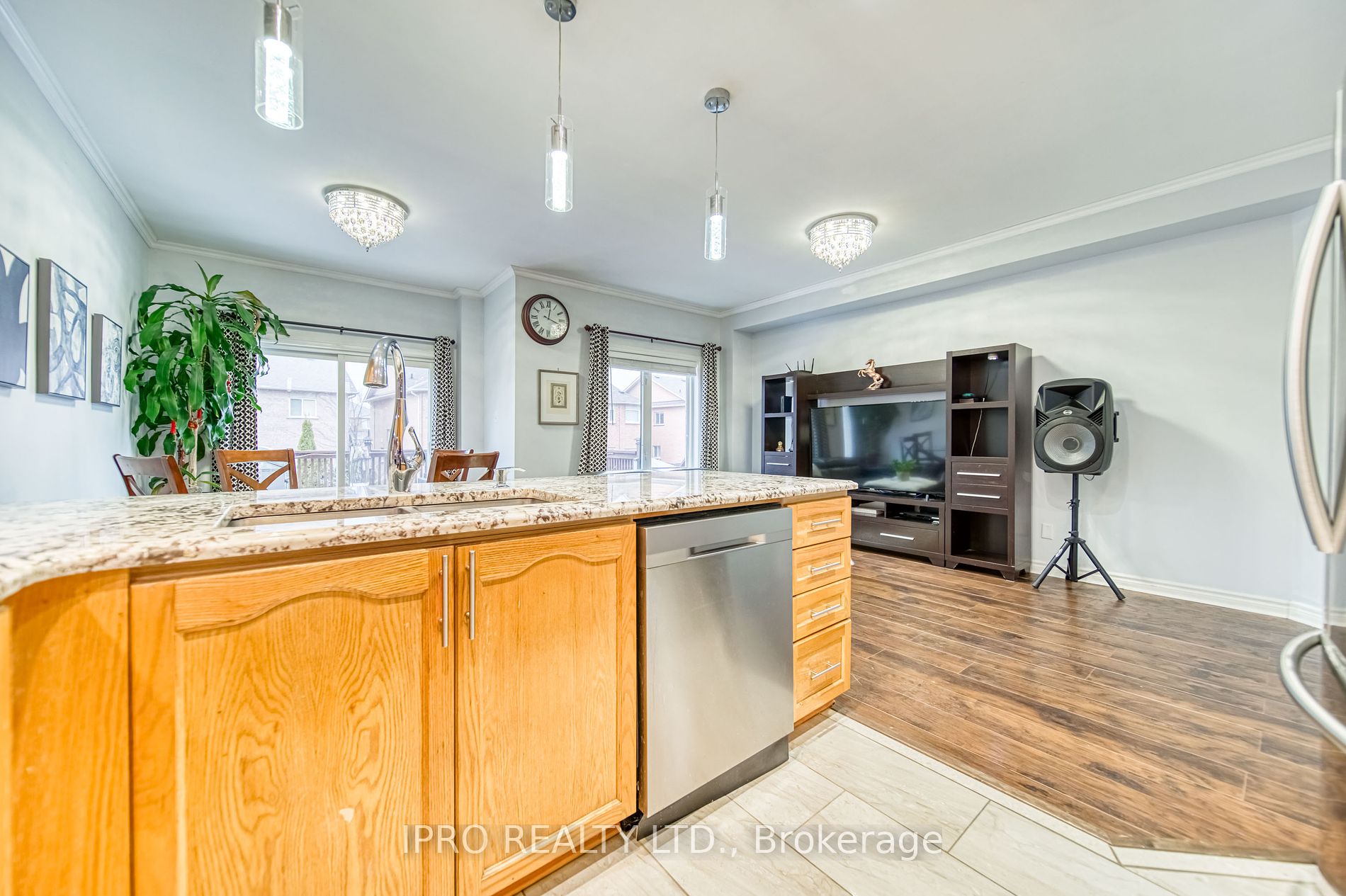 32 Arco Circle