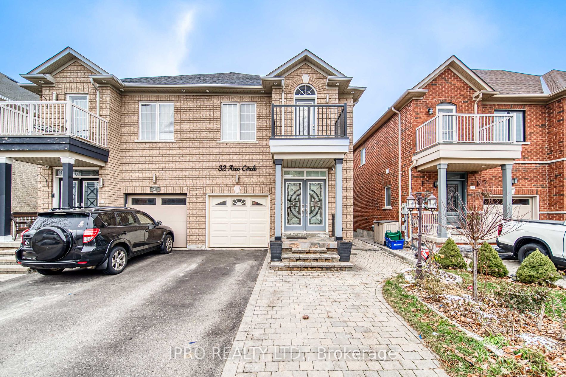 32 Arco Circle