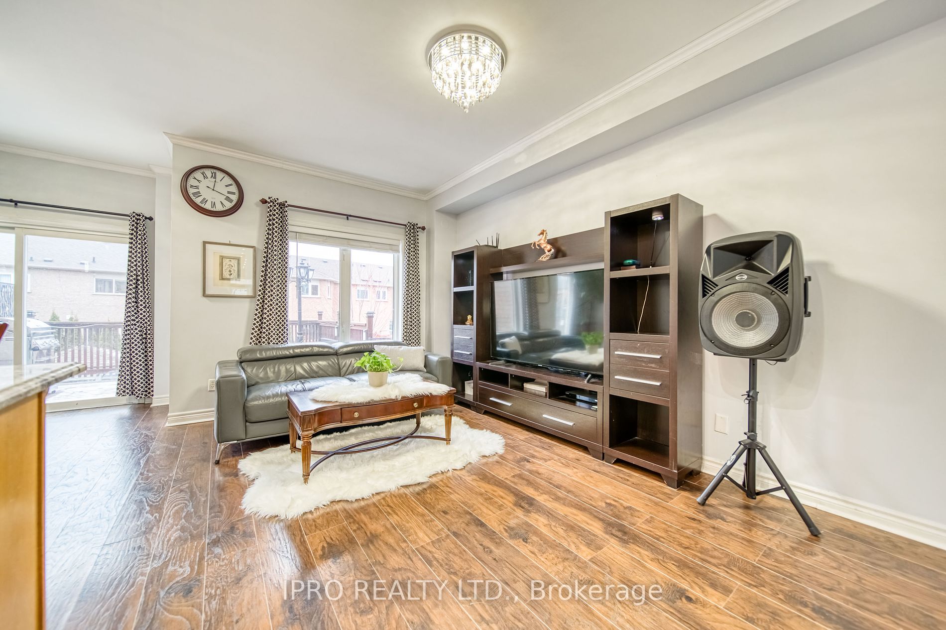 32 Arco Circle