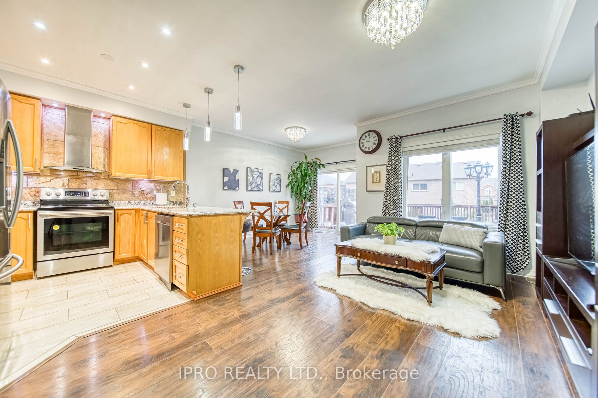 32 Arco Circle