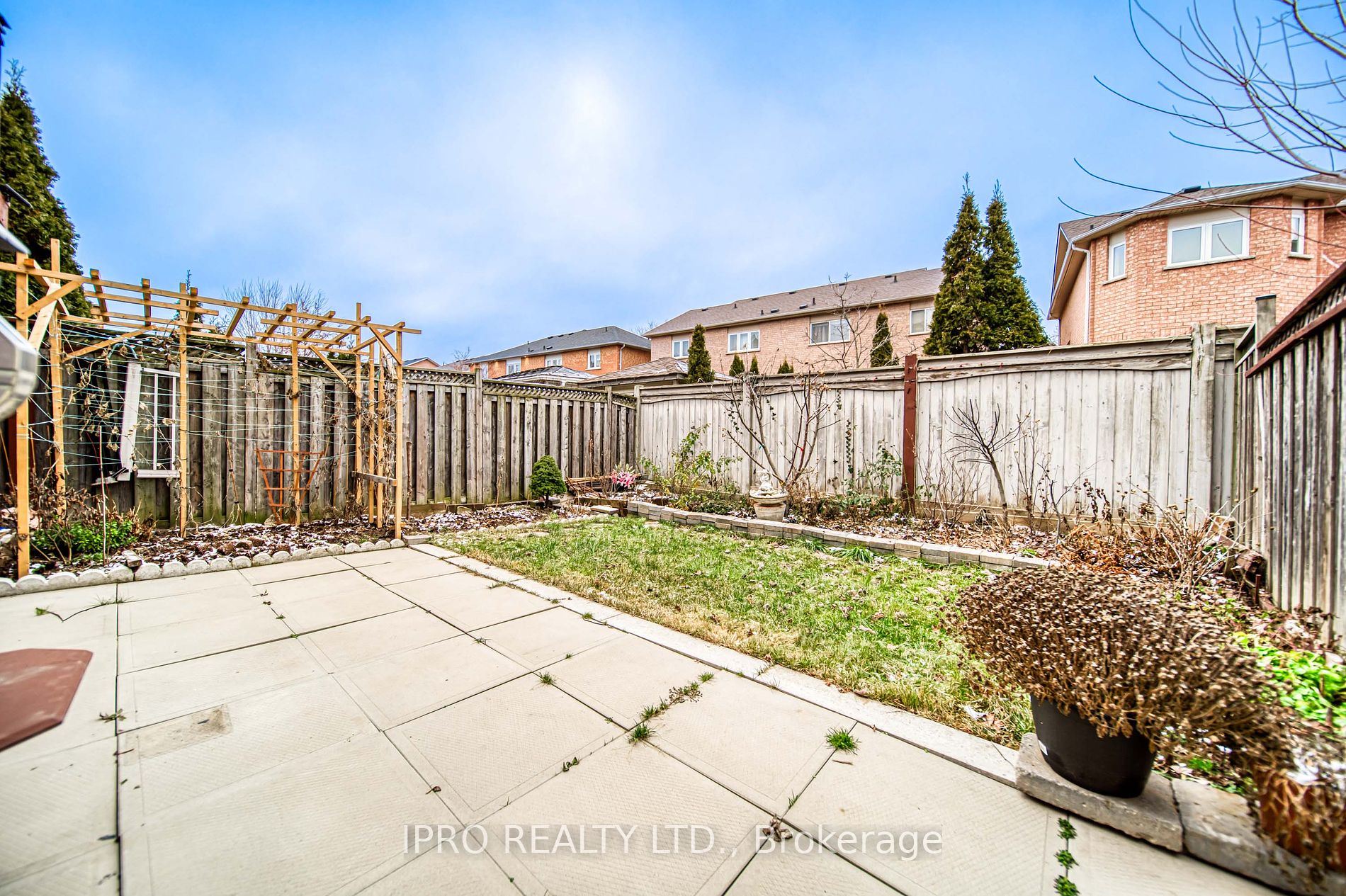 32 Arco Circle