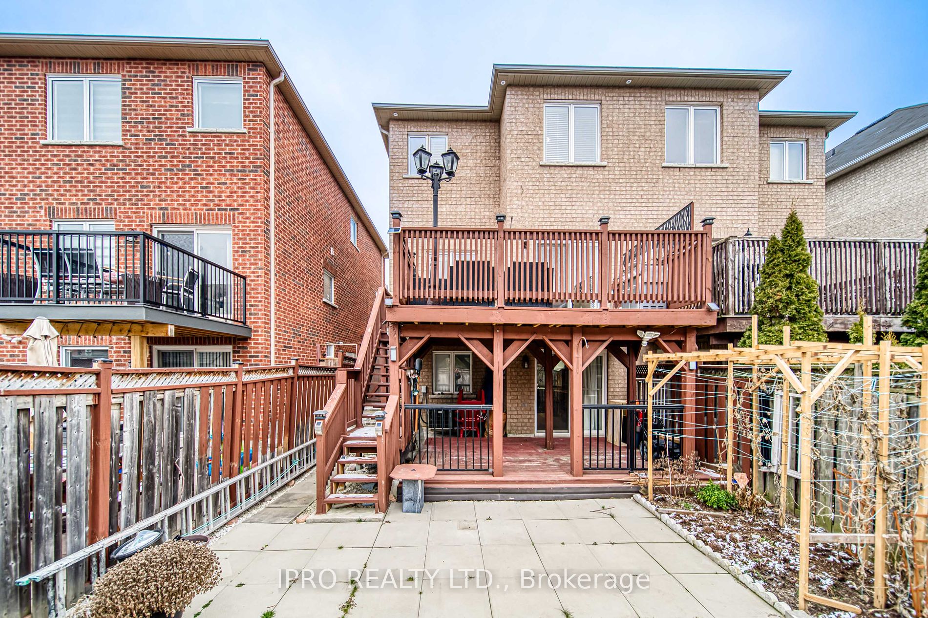 32 Arco Circle