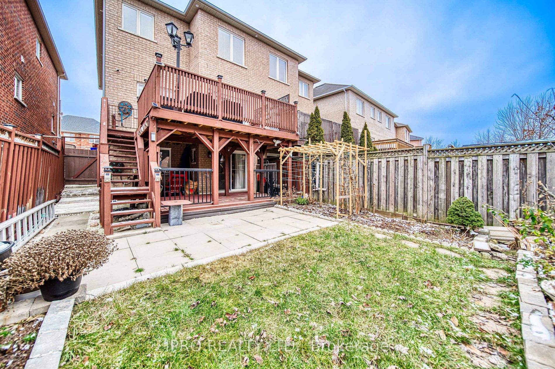 32 Arco Circle
