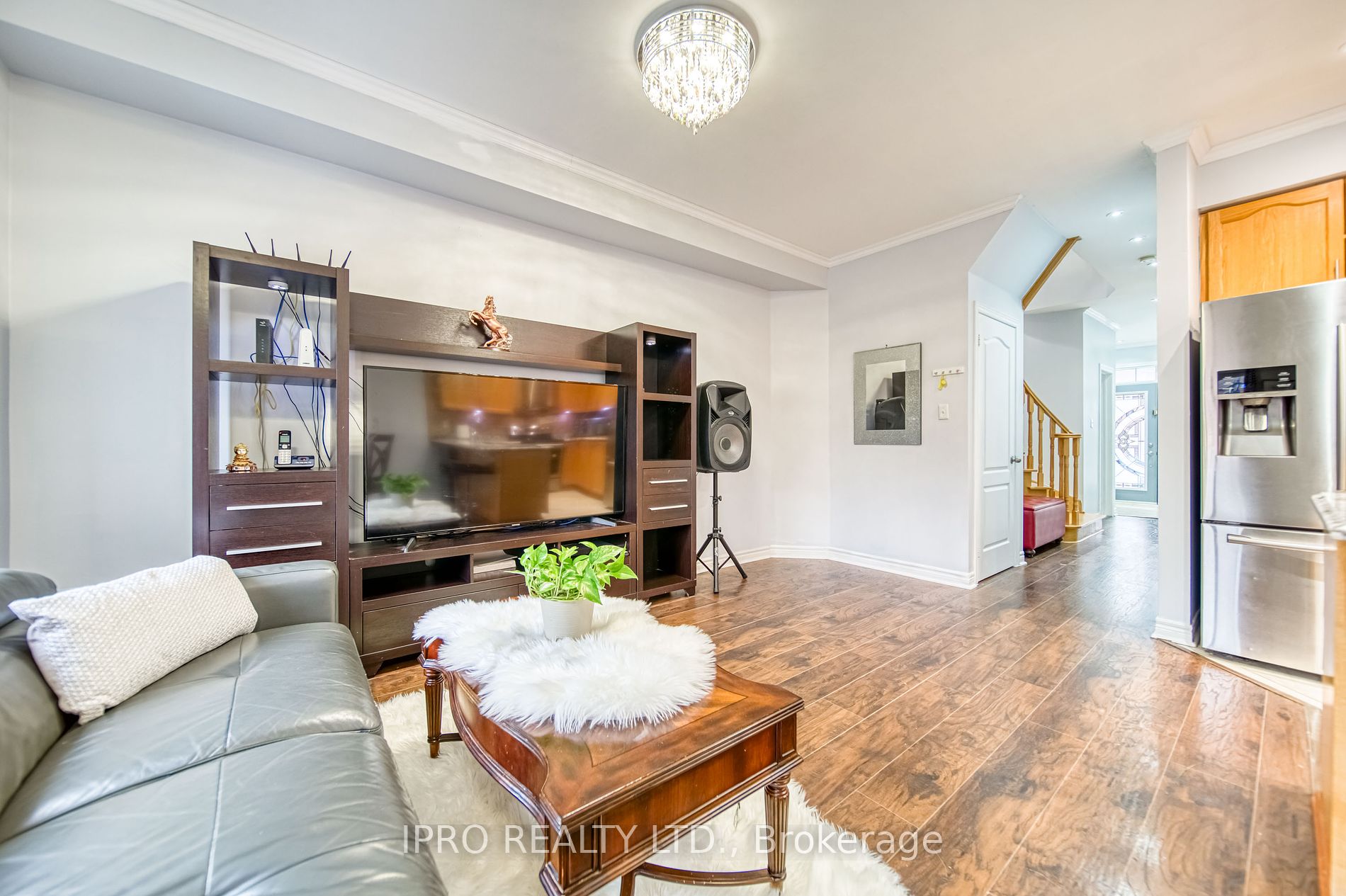 32 Arco Circle