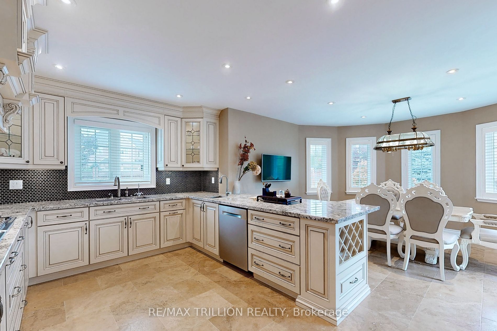 2 Avery Court