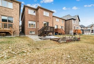 1995 Mcneil St E