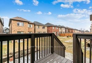 1995 Mcneil St E