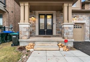 1995 Mcneil St E
