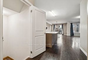 1995 Mcneil St E