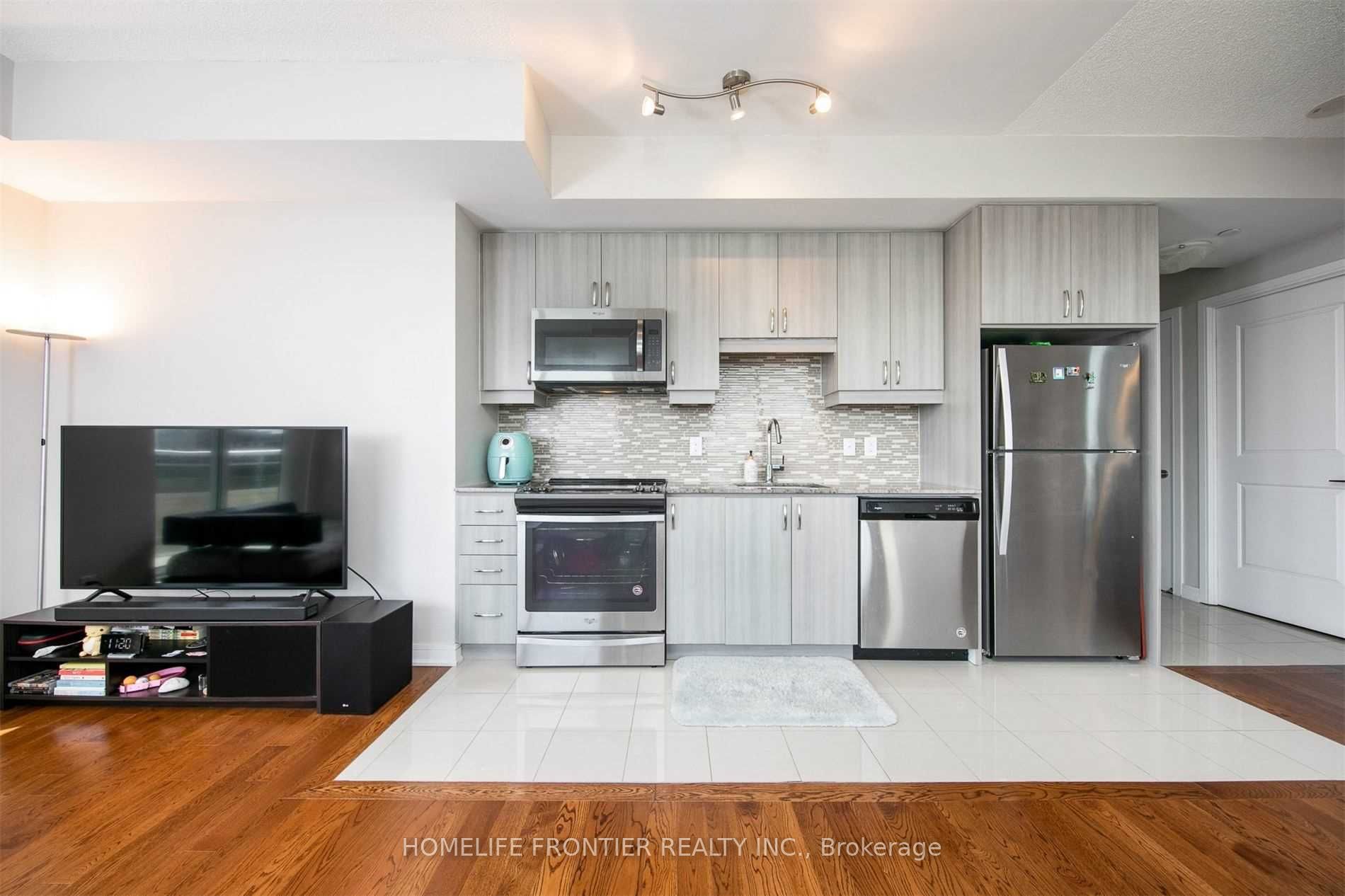 9199 Yonge St, #910