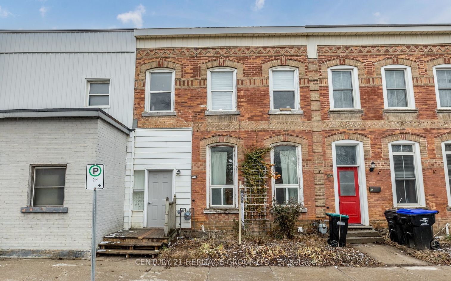 28 Queen St N