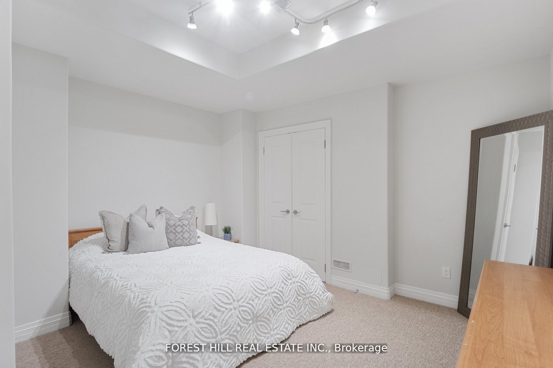 47 Sanibel Cres