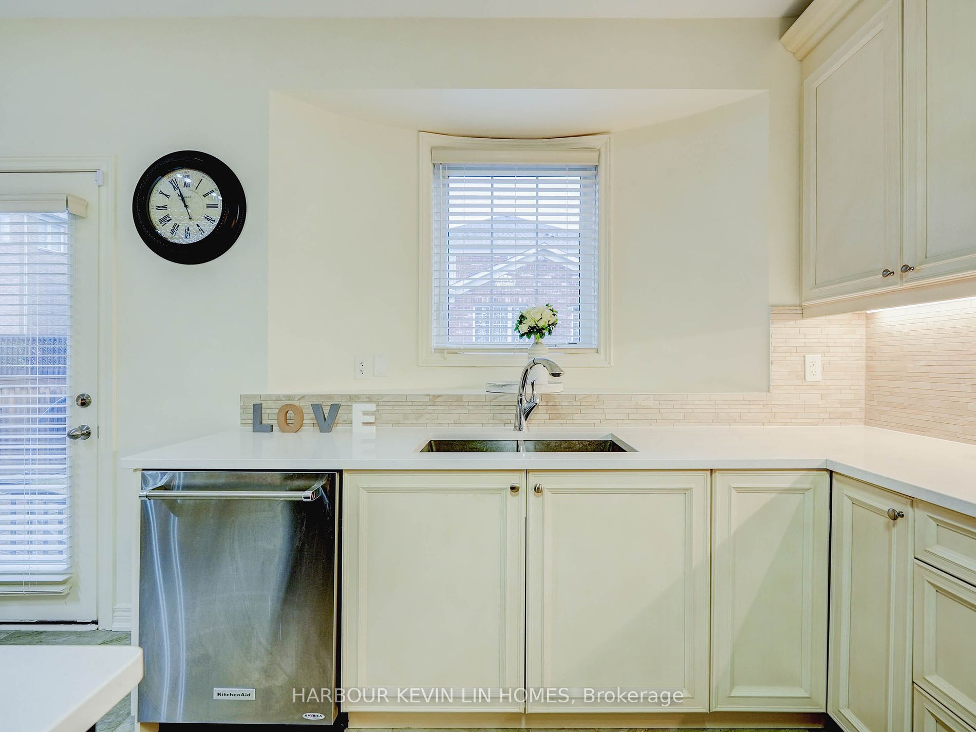 98 Fitzmaurice Dr