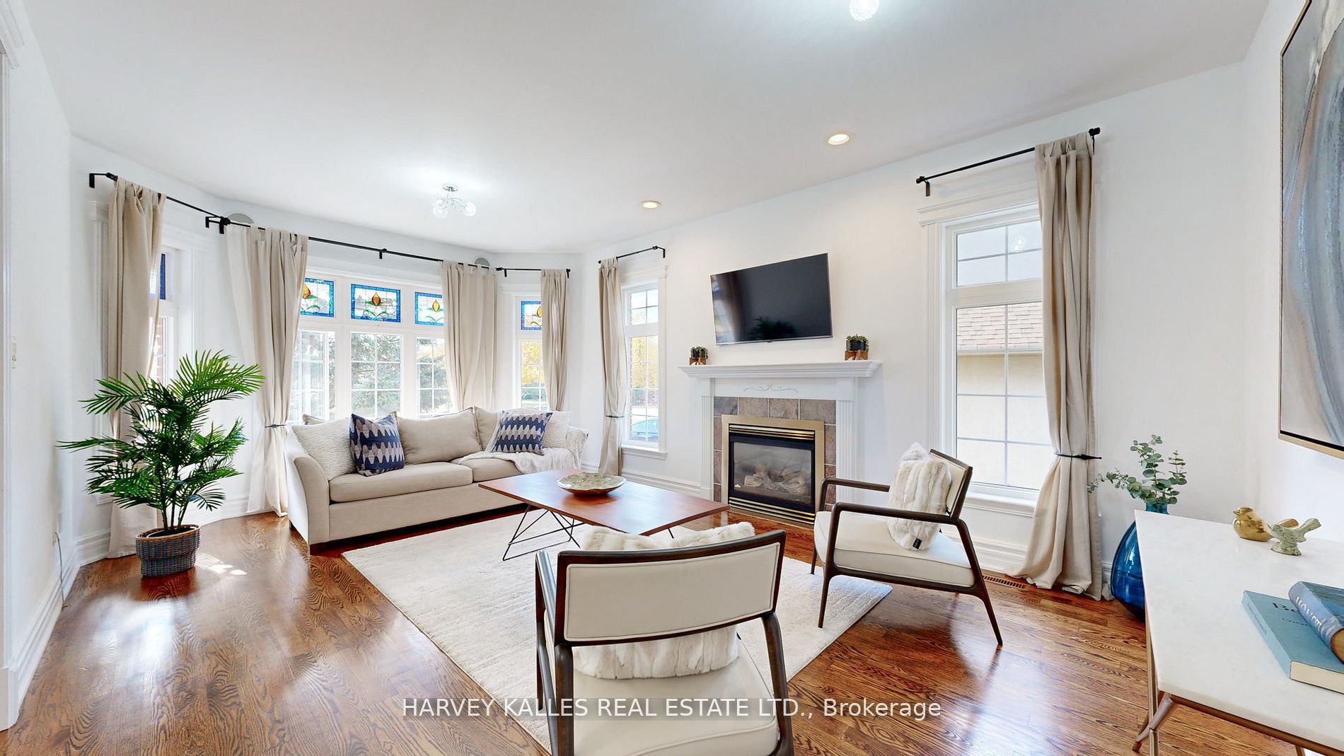 82 English Daisy Crt