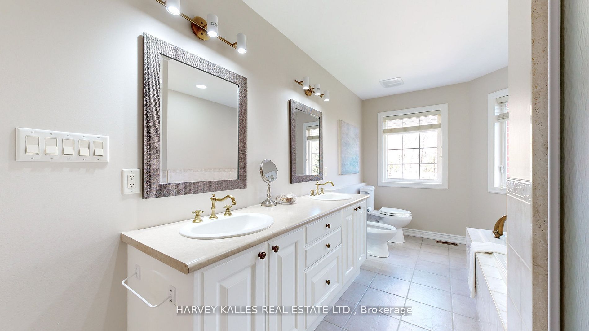 82 English Daisy Crt