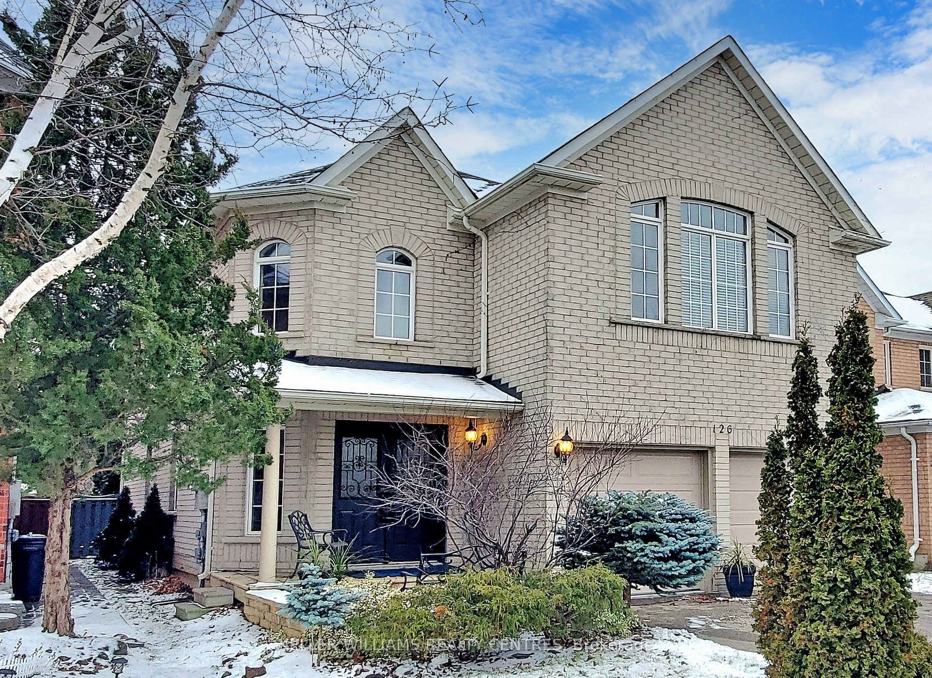 126 Hollybush Dr