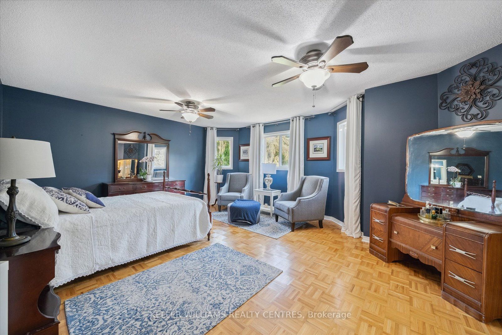 126 Hollybush Dr