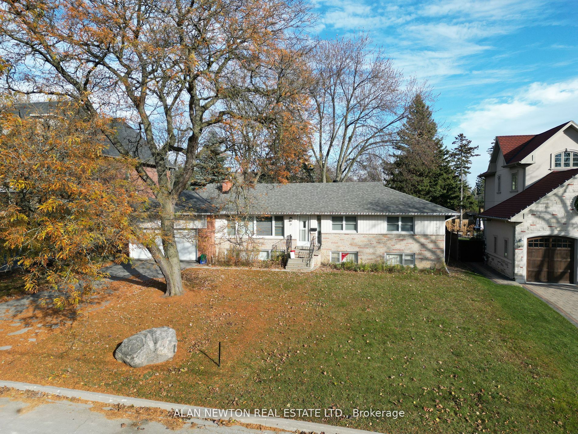 21 Vistaview Boulevard