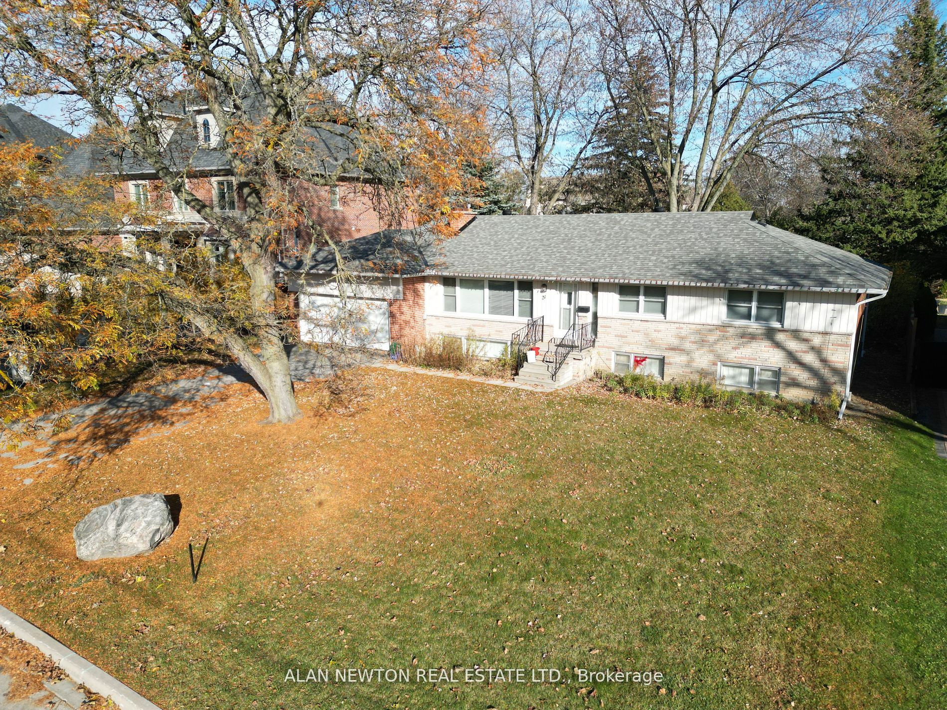 21 Vistaview Boulevard