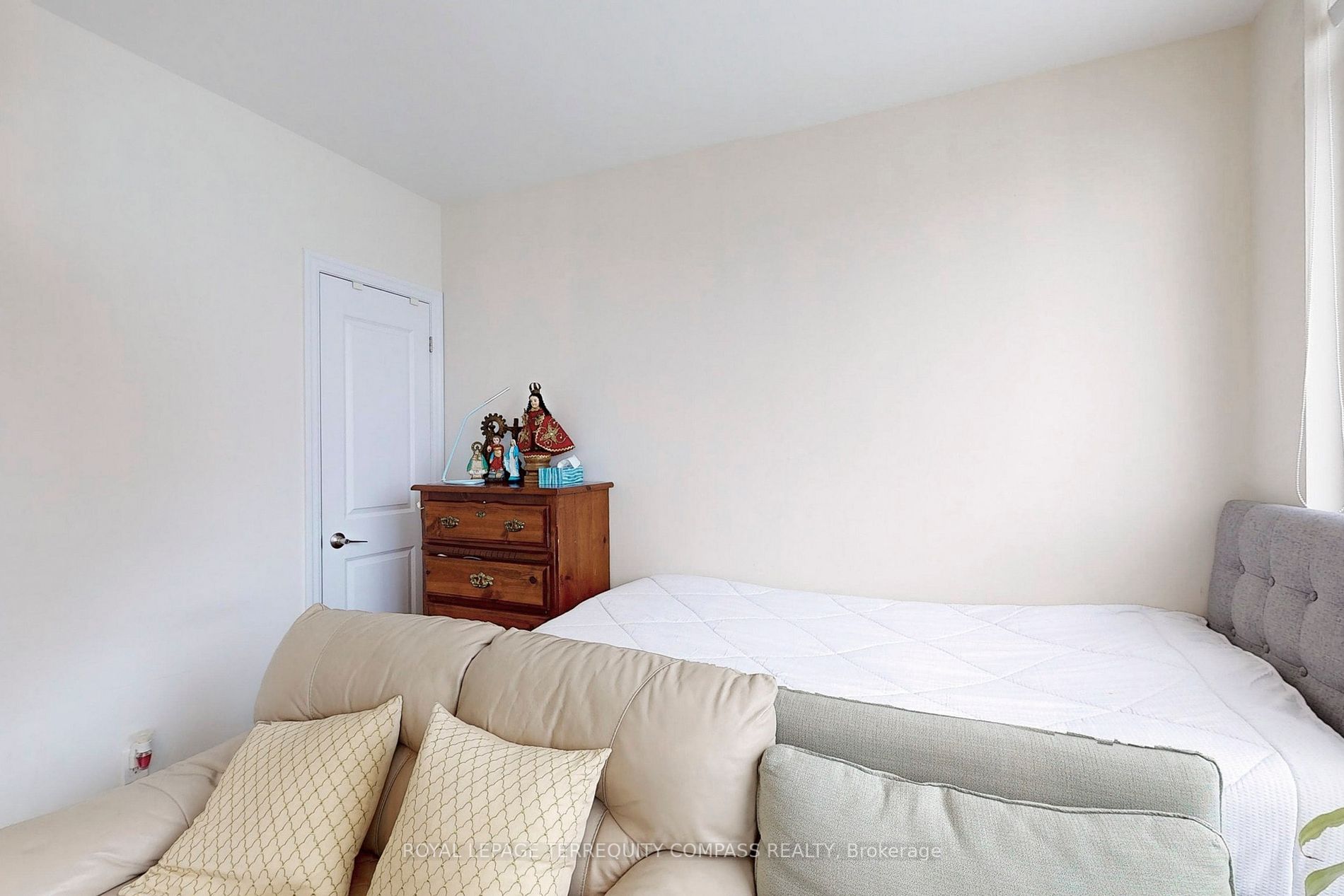 9085 Jane Street, #216