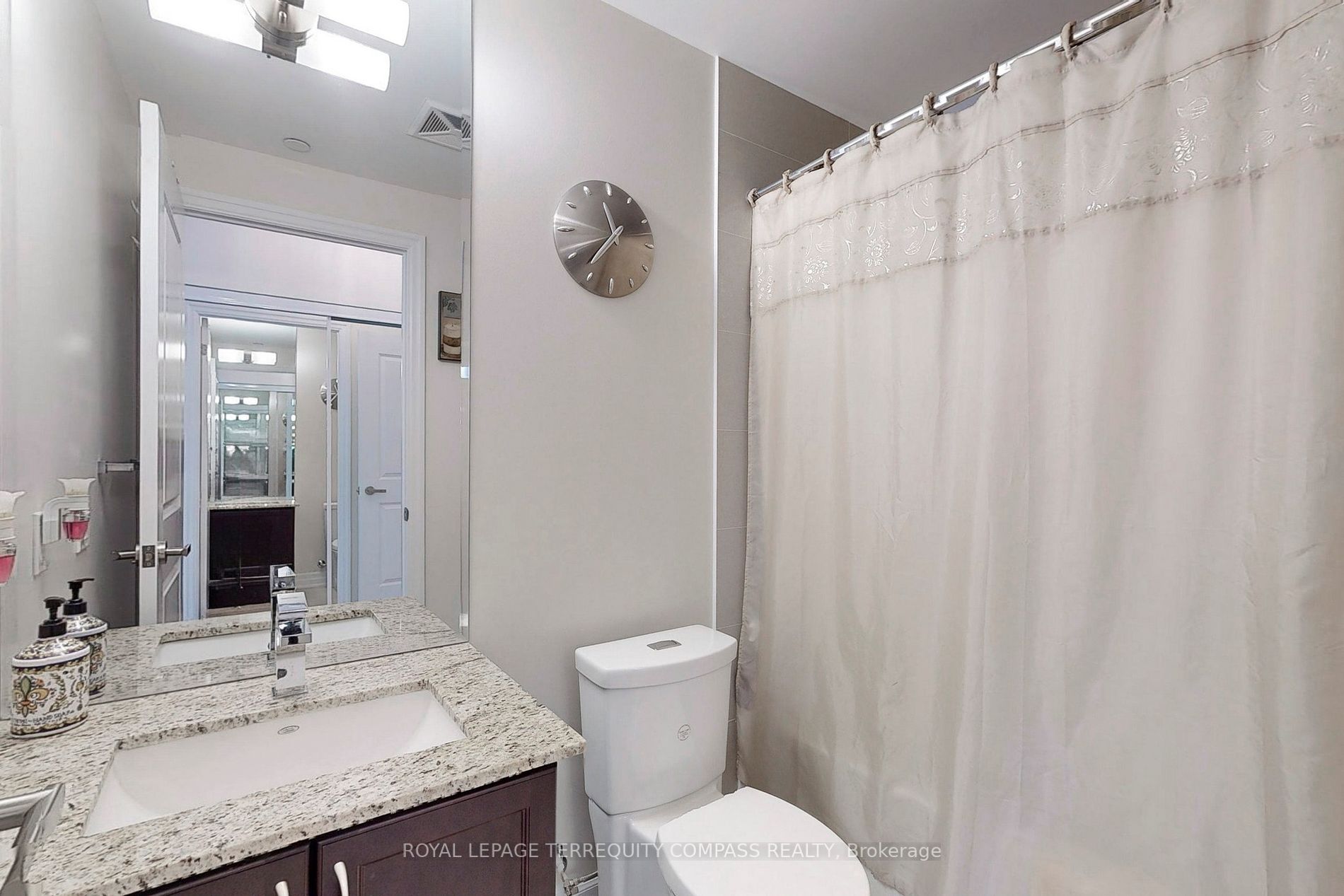 9085 Jane Street, #216