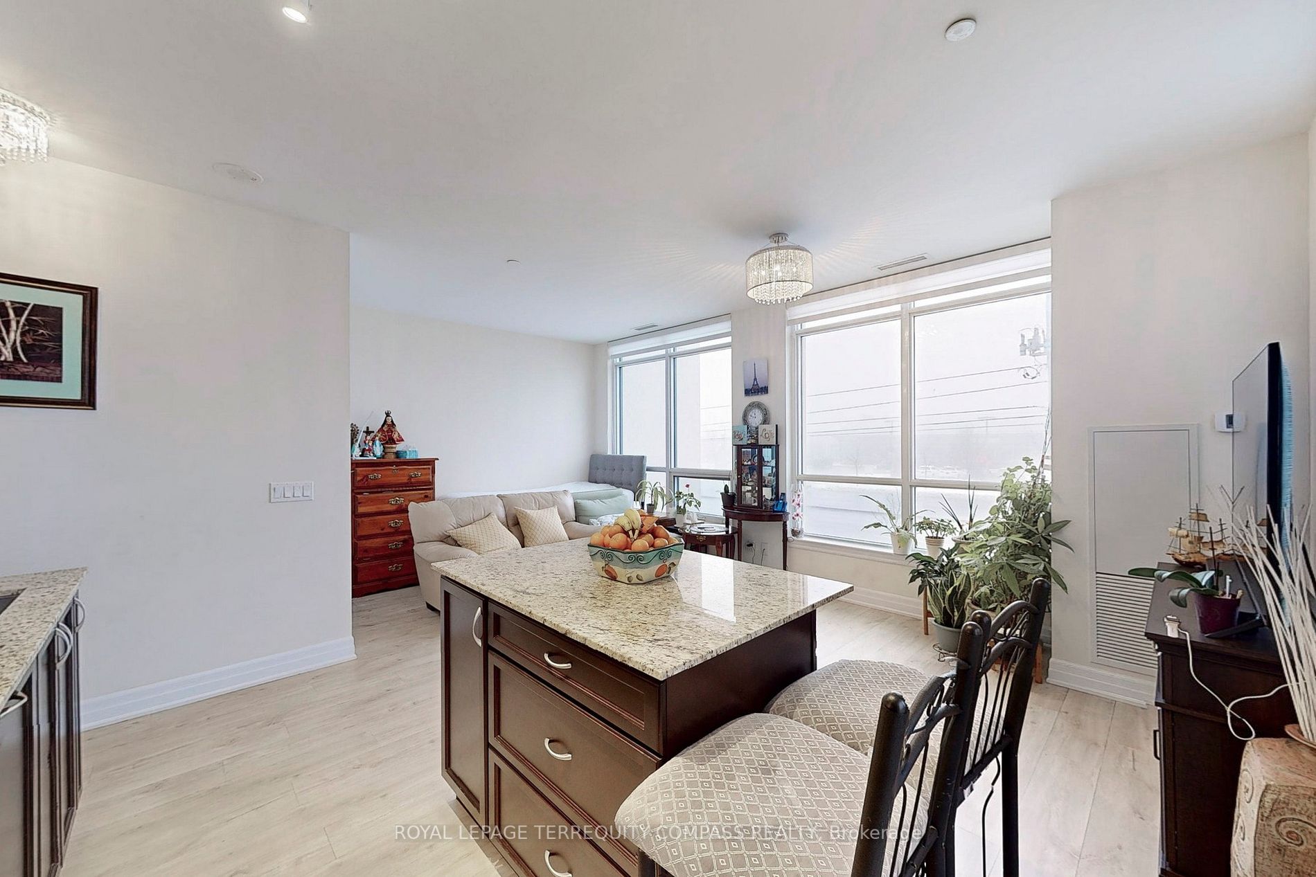 9085 Jane Street, #216