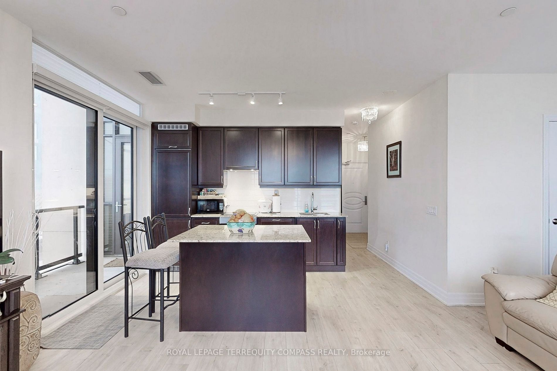 9085 Jane Street, #216