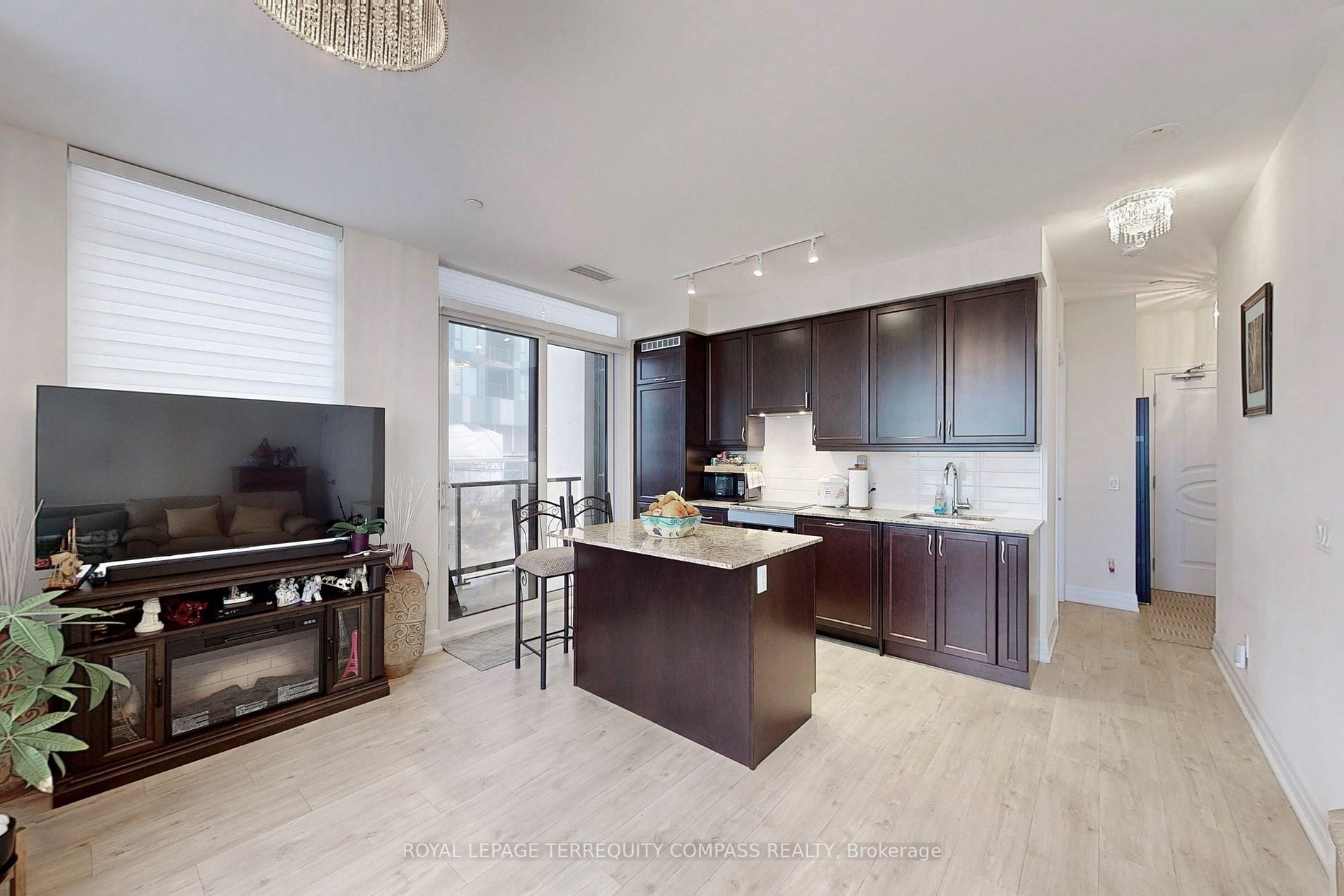 9085 Jane Street, #216