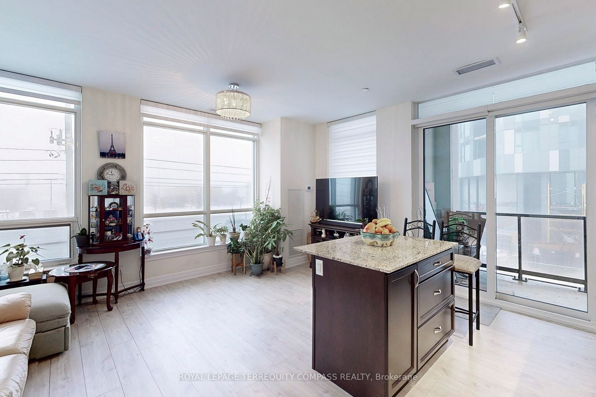 9085 Jane Street, #216