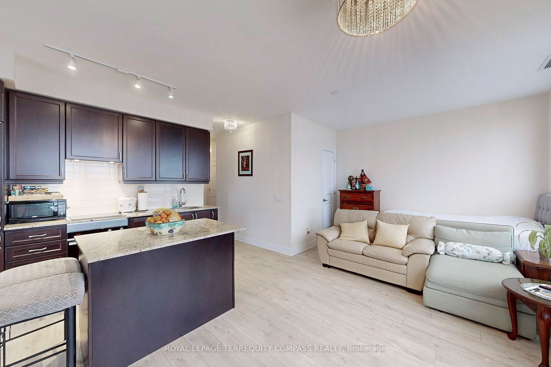 9085 Jane Street, #216